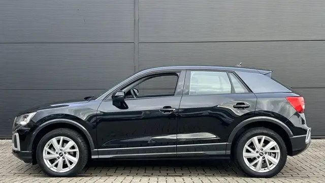 Audi Q2 view 4