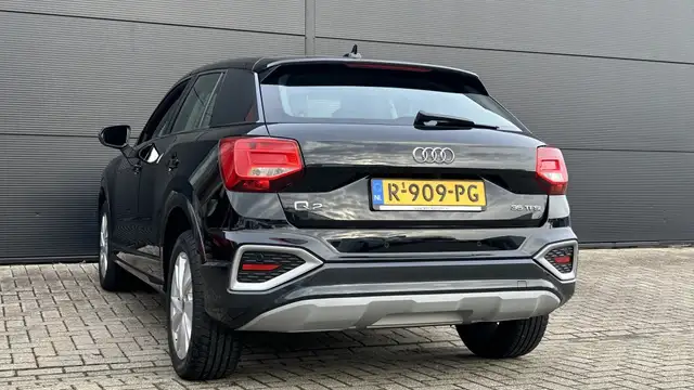 Audi Q2 view 6