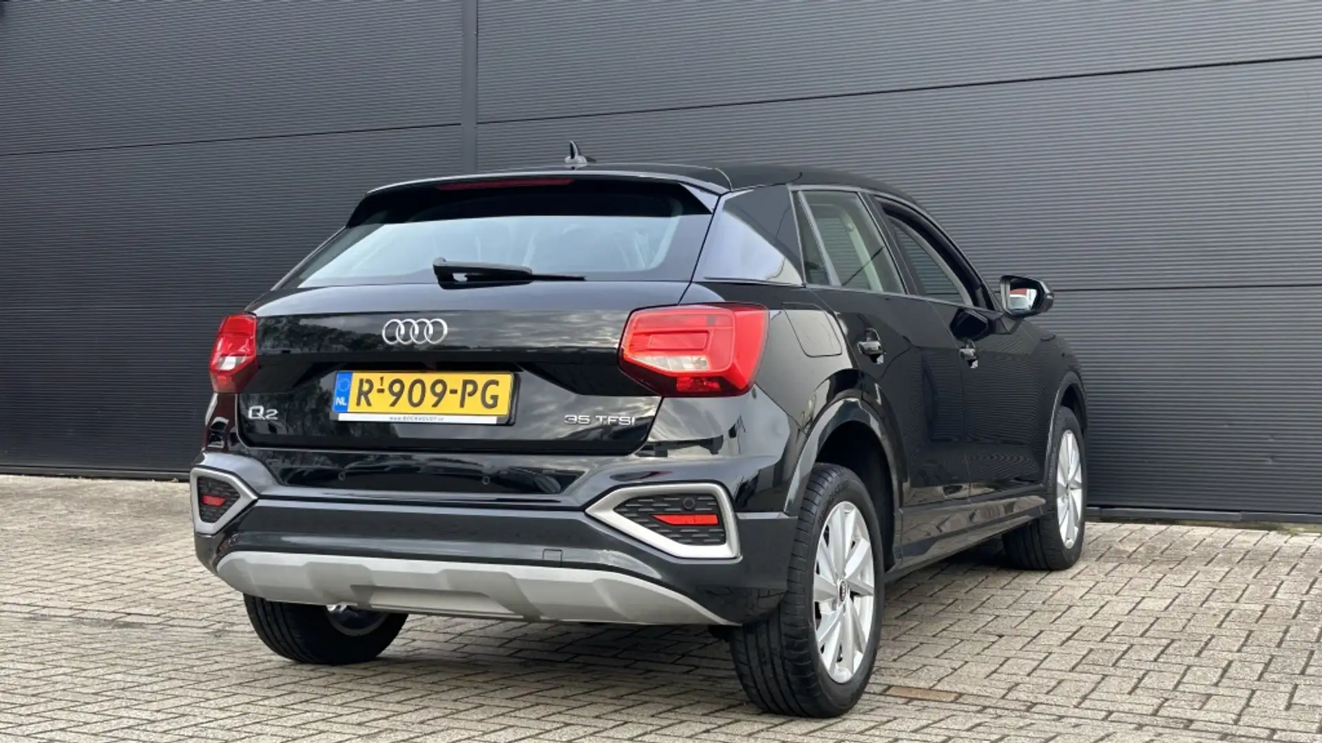 Audi Q2 35 TFSI Business Edition | Apple Car Play | LED ko Noir - 2