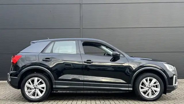 Audi Q2 view 3
