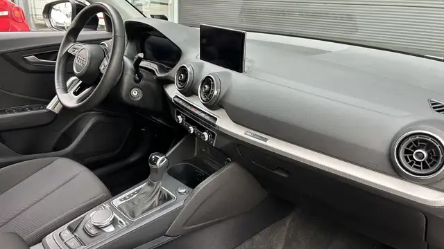 Audi Q2 view 24