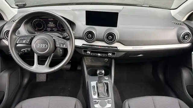Audi Q2 view 21
