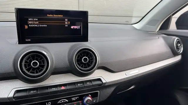 Audi Q2 view 12