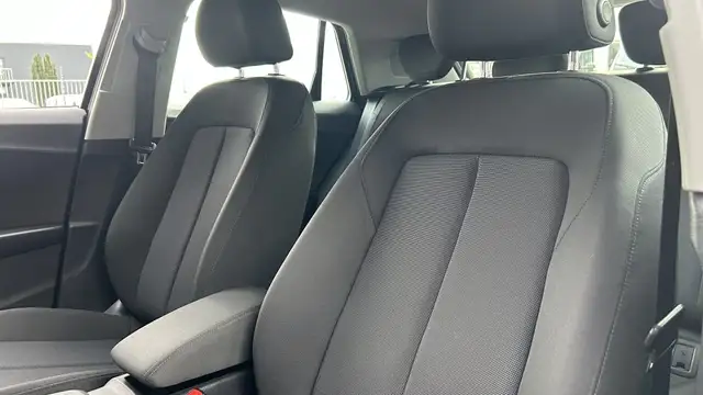 Audi Q2 view 8