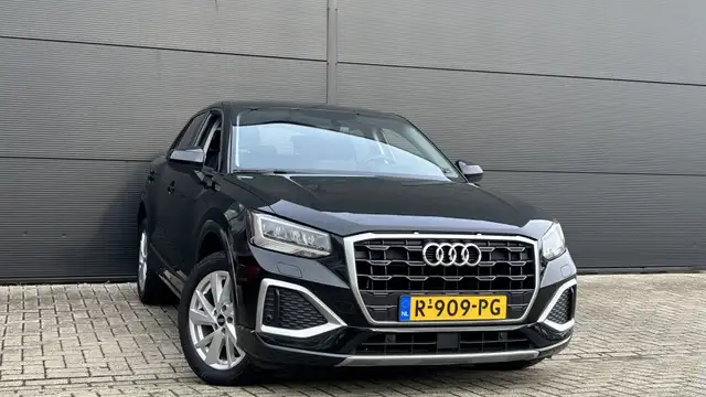 Audi Q2 view 5