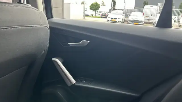 Audi Q2 view 22