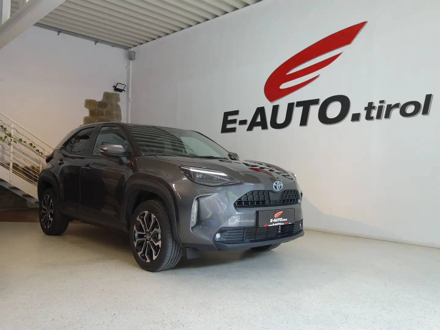 Toyota Yaris Cross Hybrid Active Drive Aut. *LEASING*GARANTIE*TOLLE Grau - 1