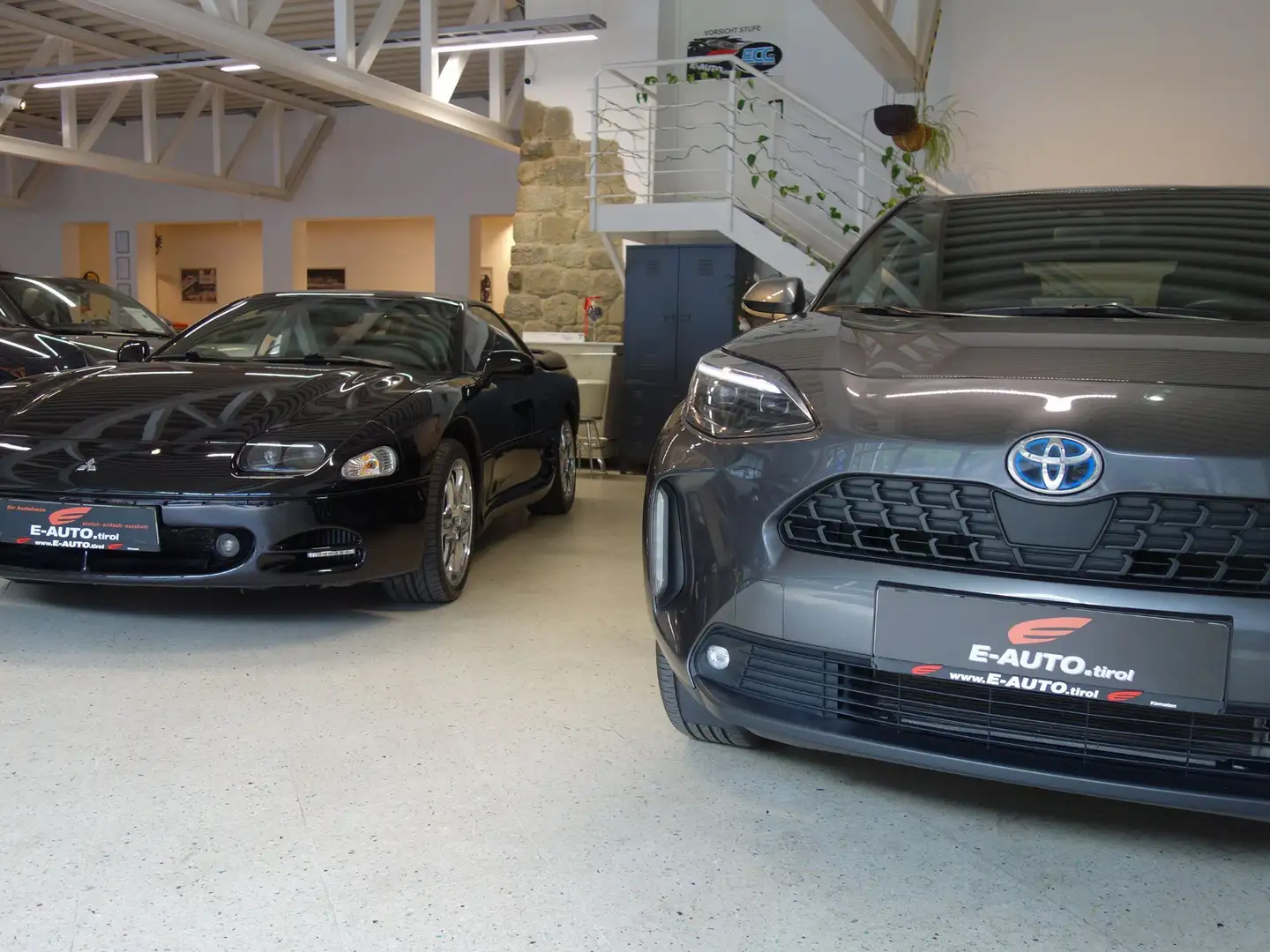 Toyota Yaris Cross Hybrid Active Drive Aut. *LEASING*GARANTIE*TOLLE Grau - 2