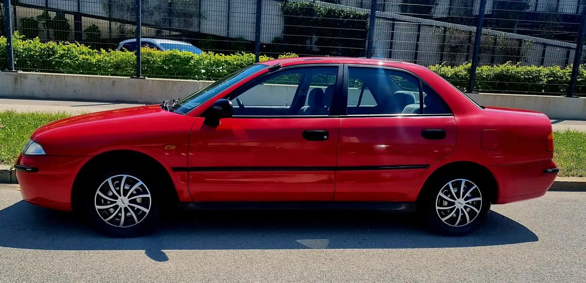 Mitsubishi Carisma 1600 GLX - 1