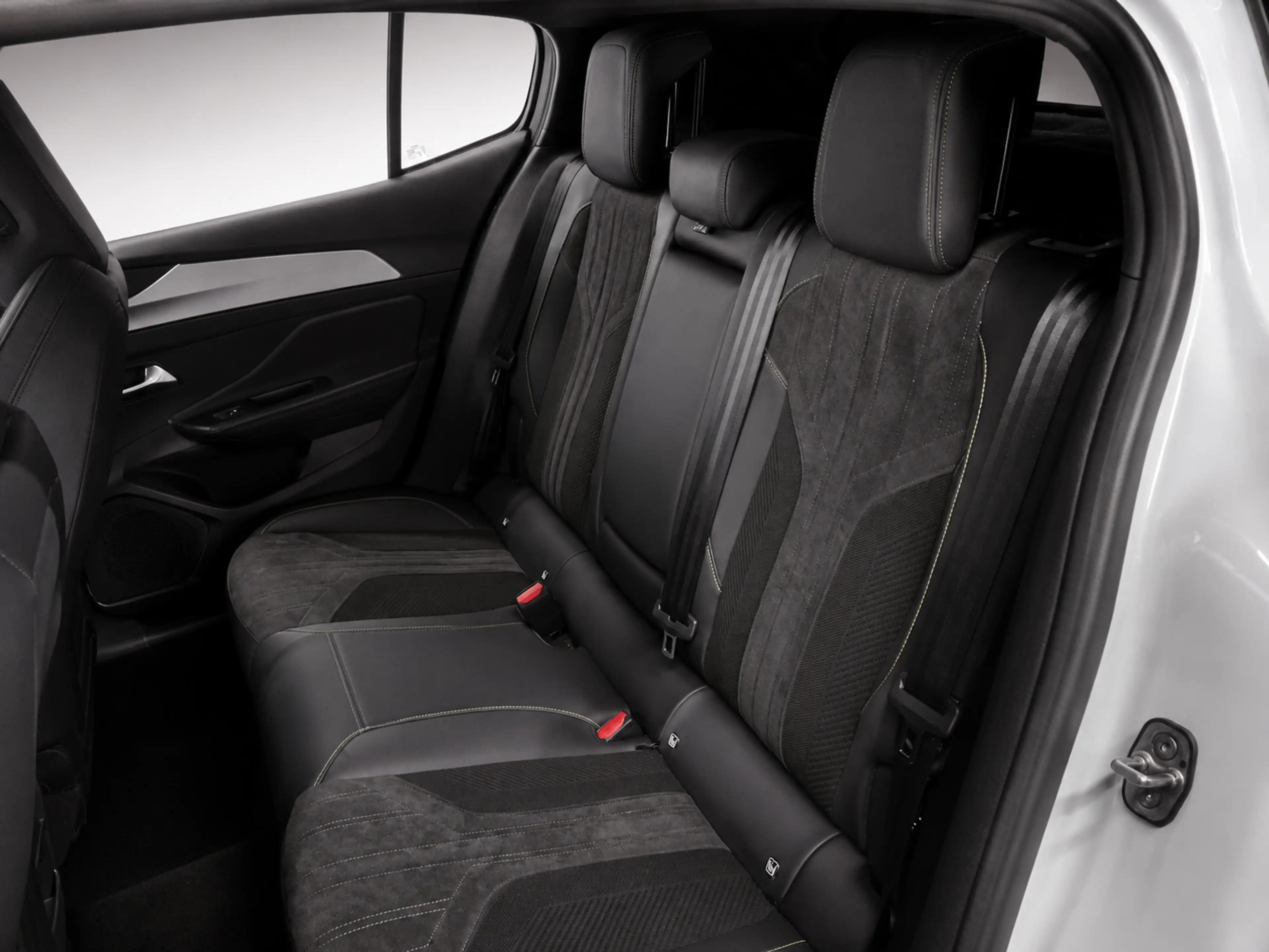Peugeot 408 PureTech 130 GT Aut. NP 39.405 *-40% — photo 14