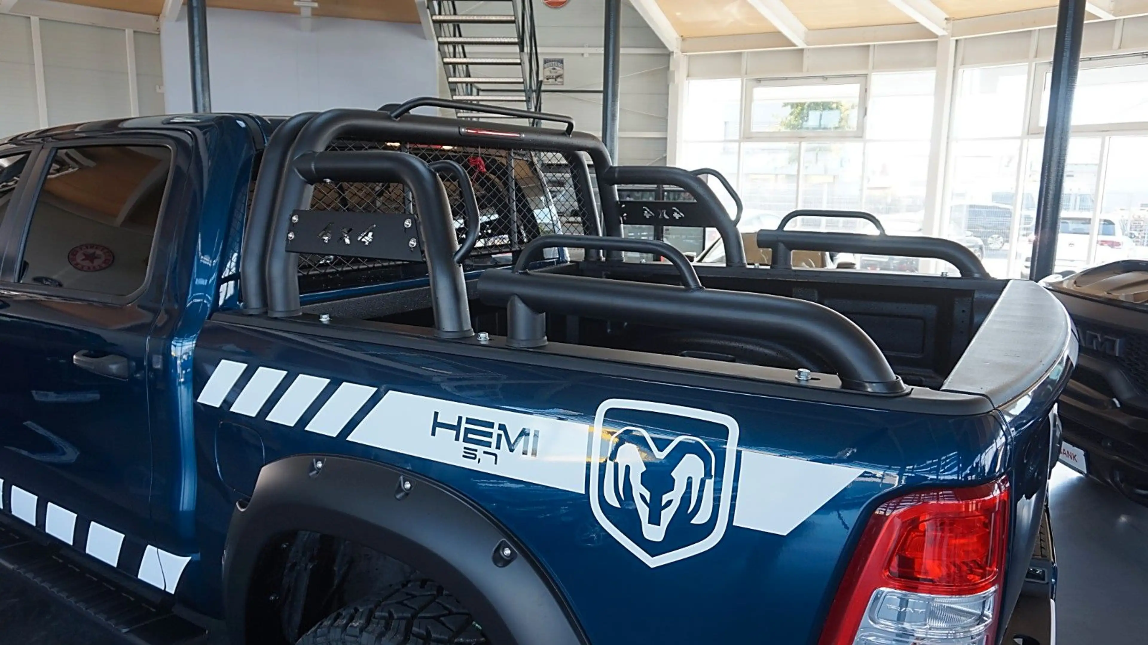 Dodge RAM 1500 HEMI 5.7l Crew-Cab*4x4*Navi*Alu20*AHK — photo 9