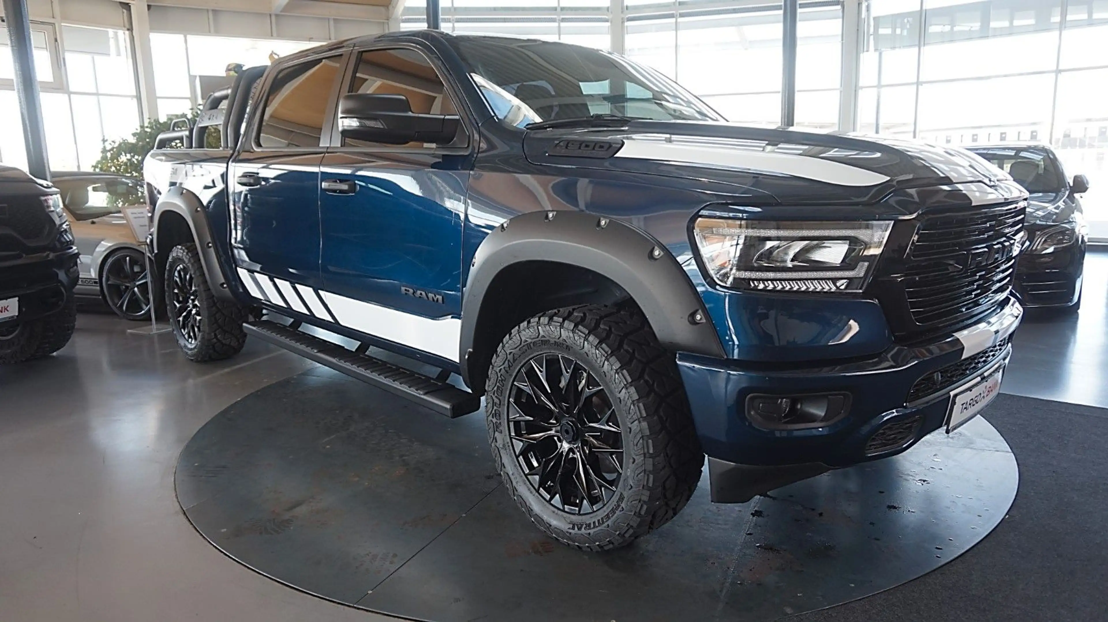 Dodge RAM 1500 HEMI 5.7l Crew-Cab*4x4*Navi*Alu20*AHK — photo 3