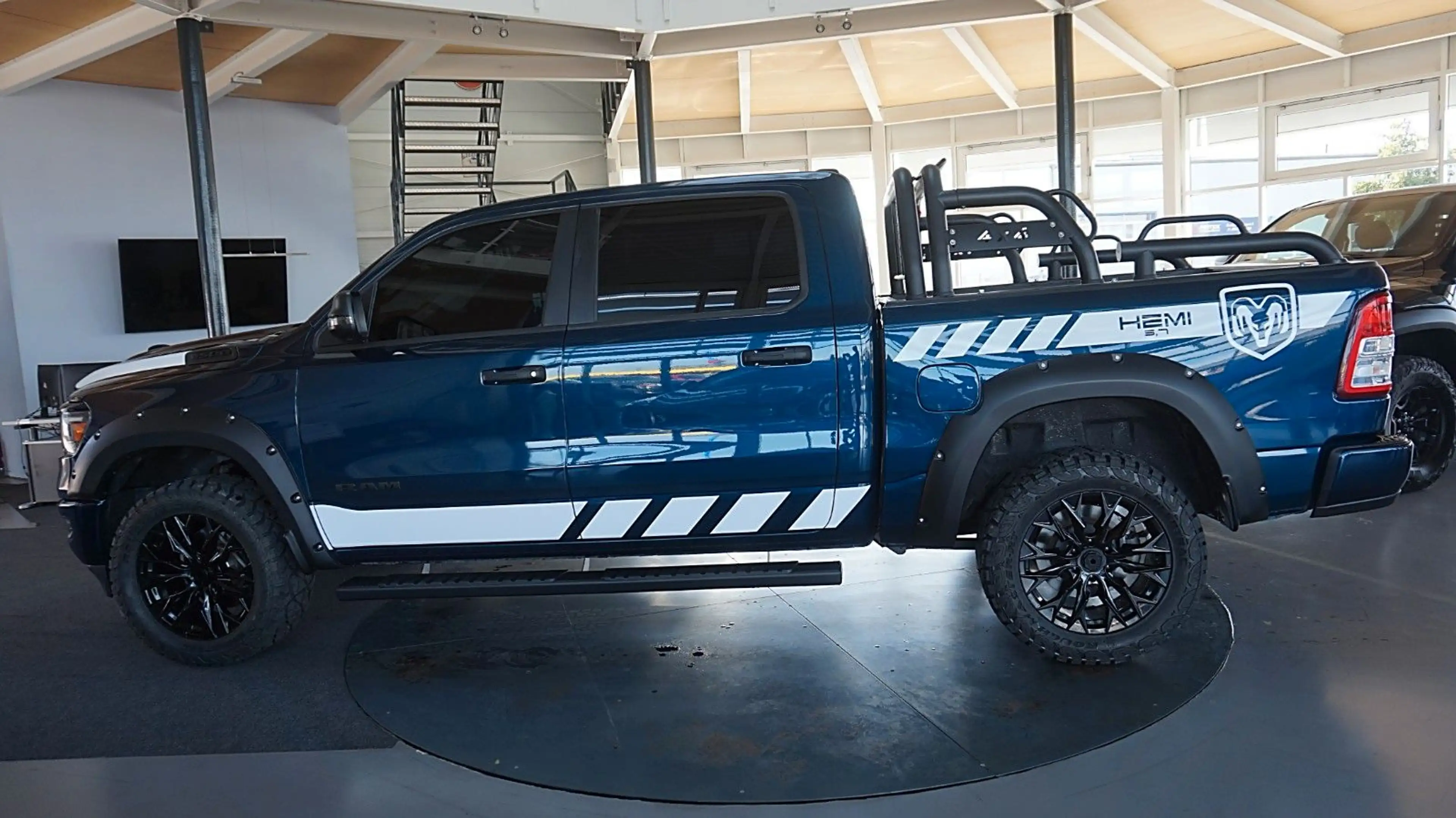Dodge RAM 1500 HEMI 5.7l Crew-Cab*4x4*Navi*Alu20*AHK — photo 5