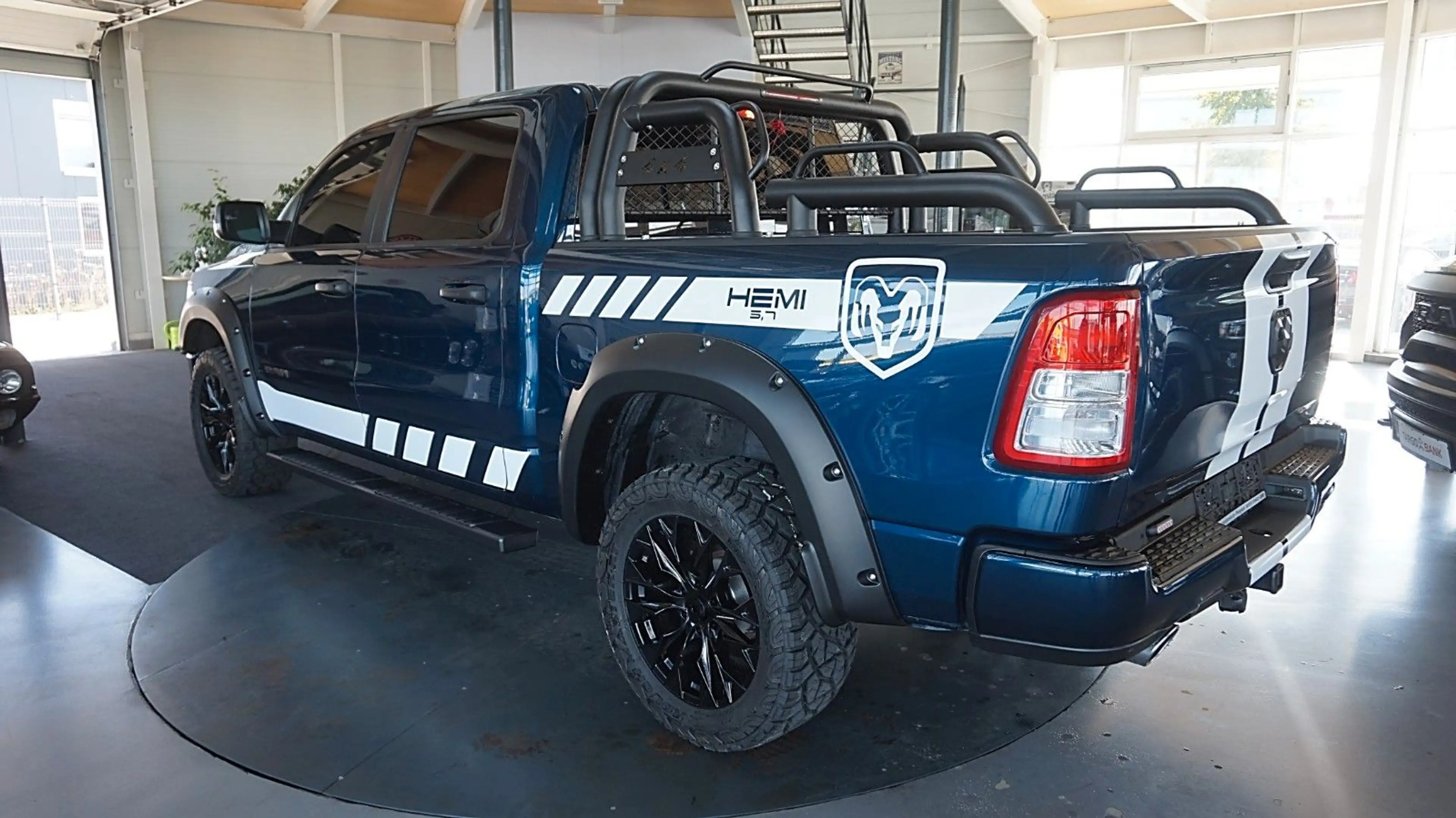Dodge RAM 1500 HEMI 5.7l Crew-Cab*4x4*Navi*Alu20*AHK — photo 6
