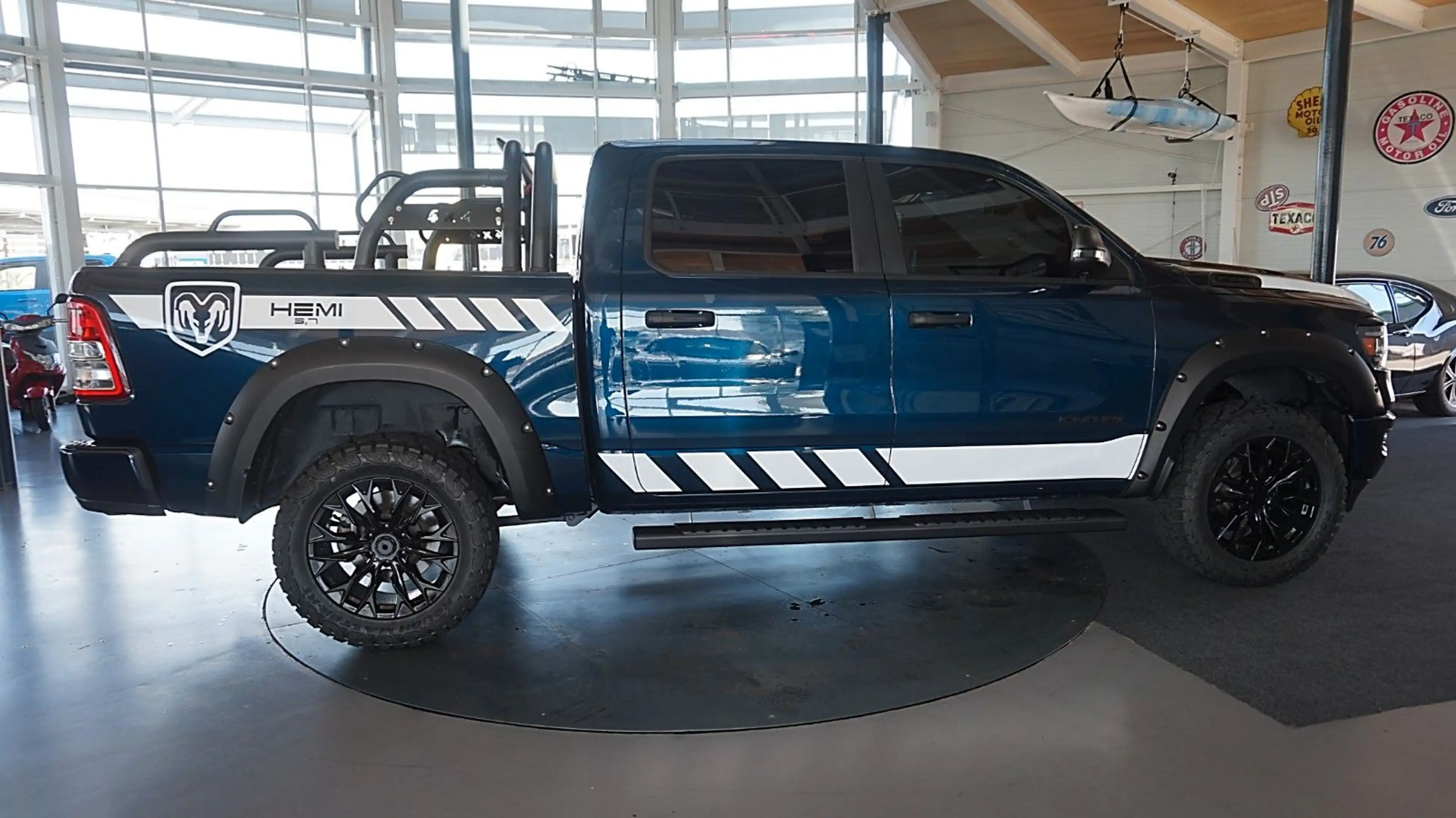 Dodge RAM 1500 HEMI 5.7l Crew-Cab*4x4*Navi*Alu20*AHK — photo 4