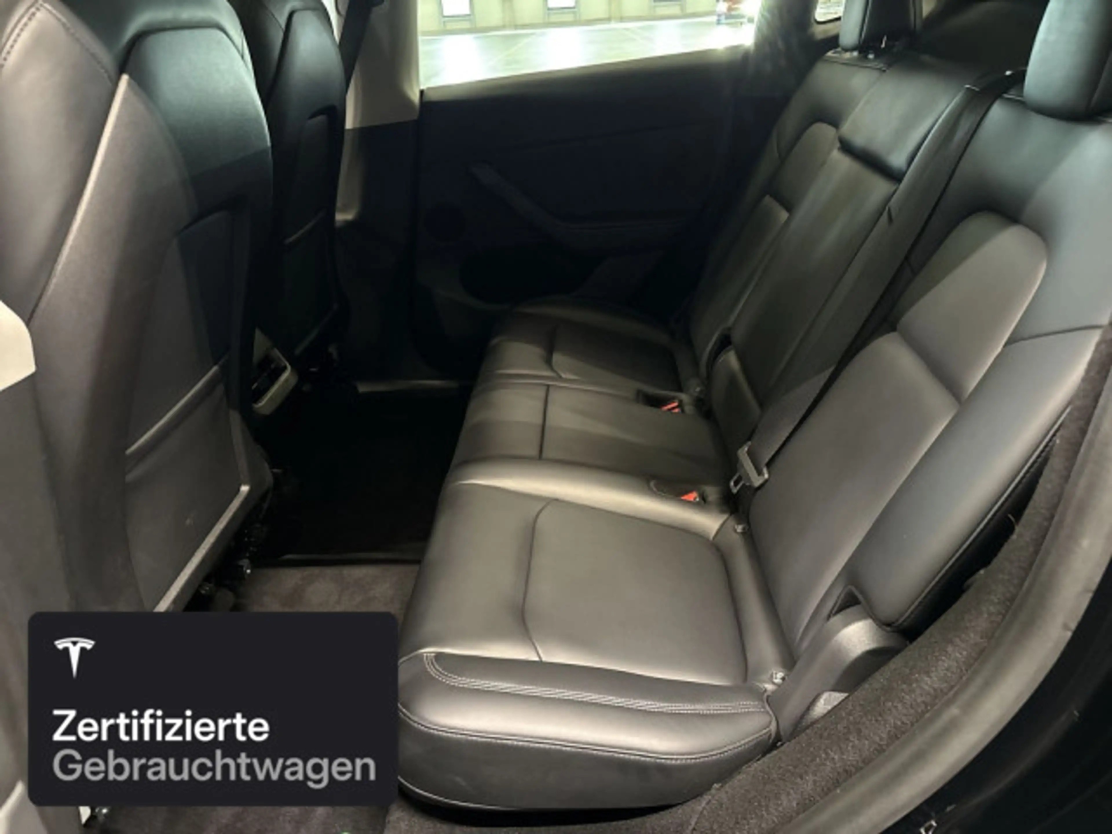 Tesla Model Y Long Range AWD — photo 12