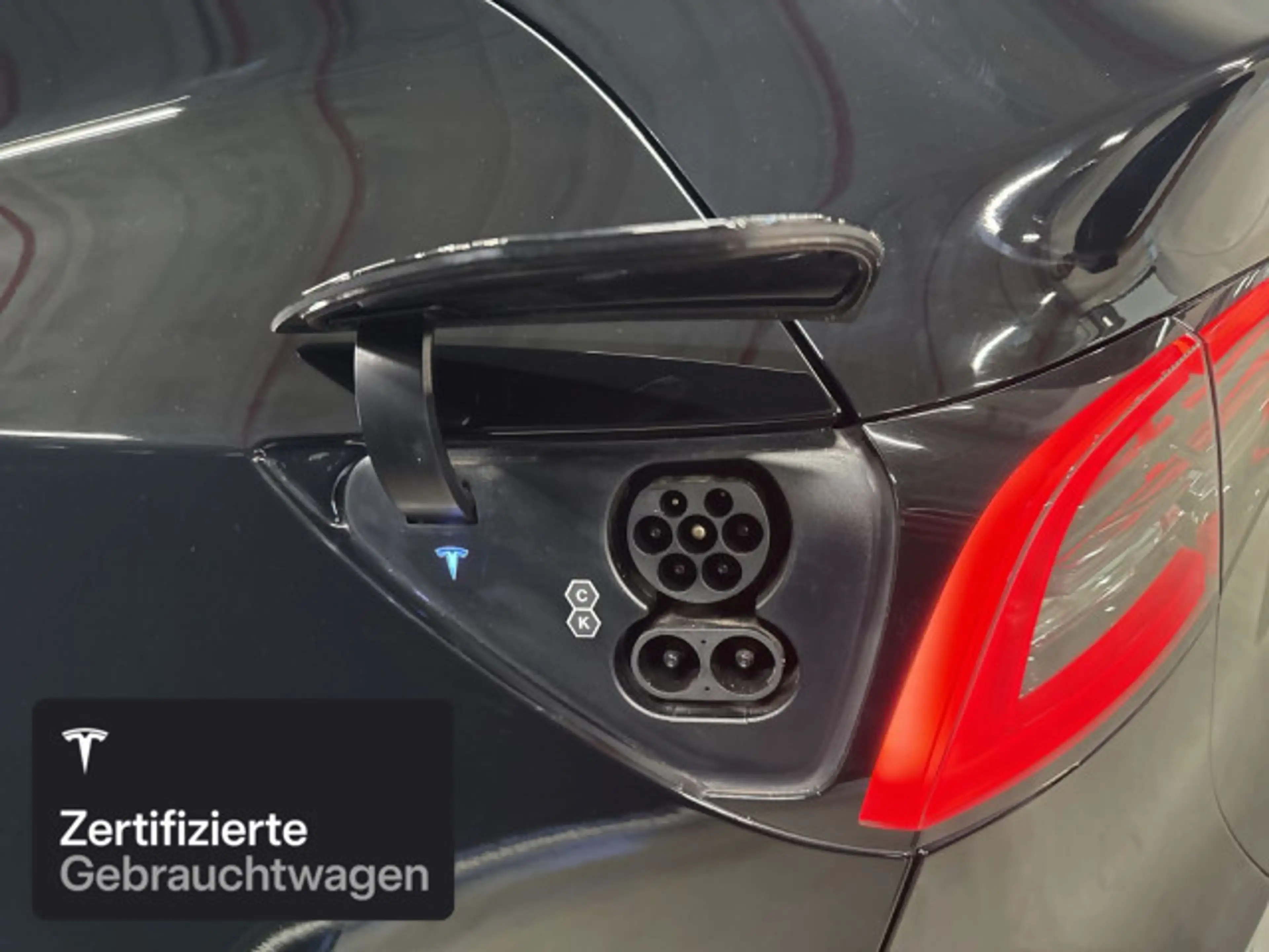Tesla Model Y Long Range AWD — photo 19