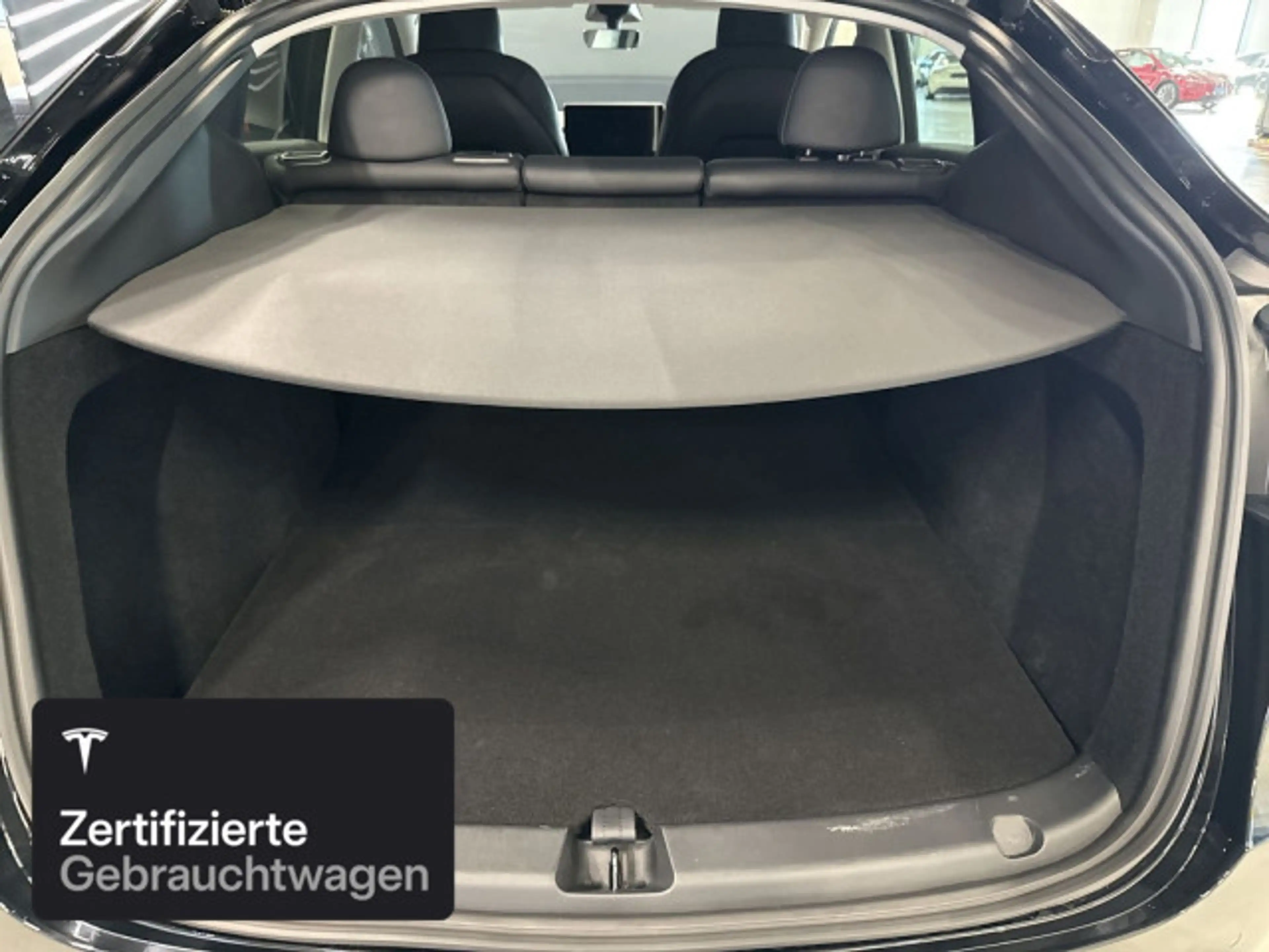 Tesla Model Y Long Range AWD — photo 9