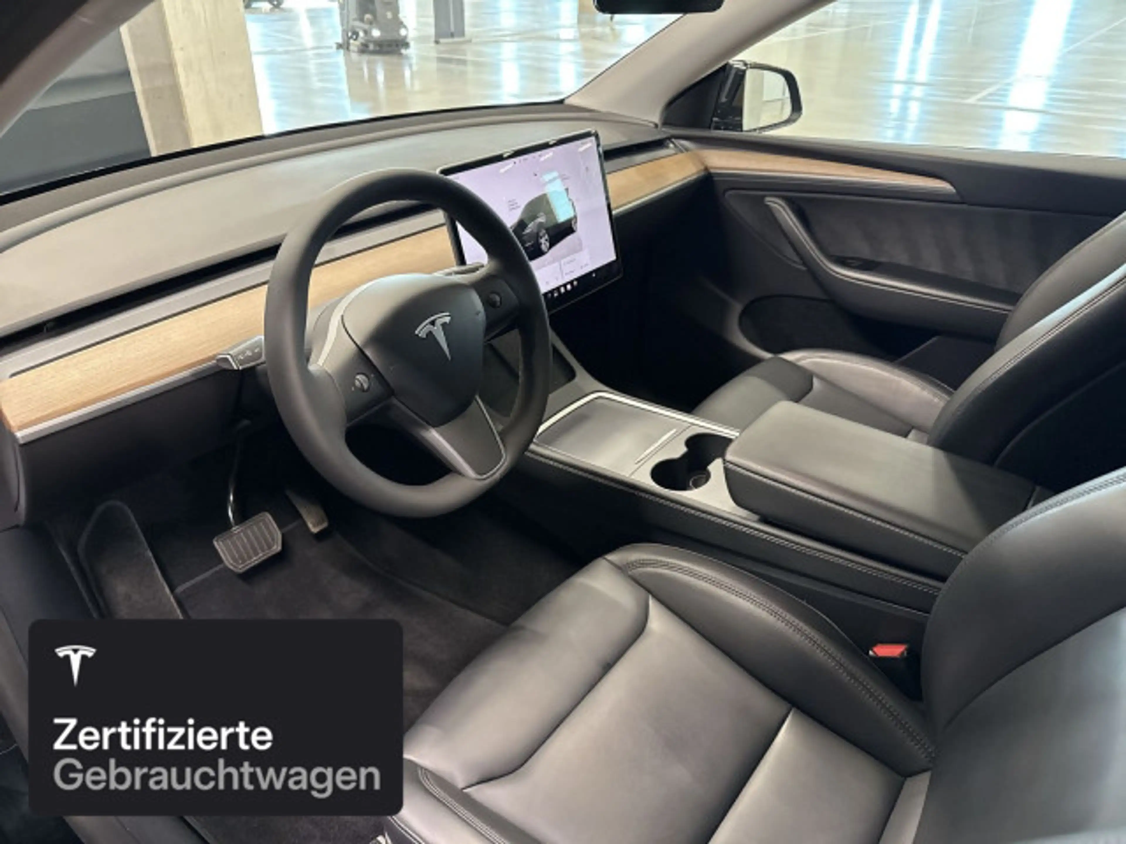 Tesla Model Y Long Range AWD — photo 11