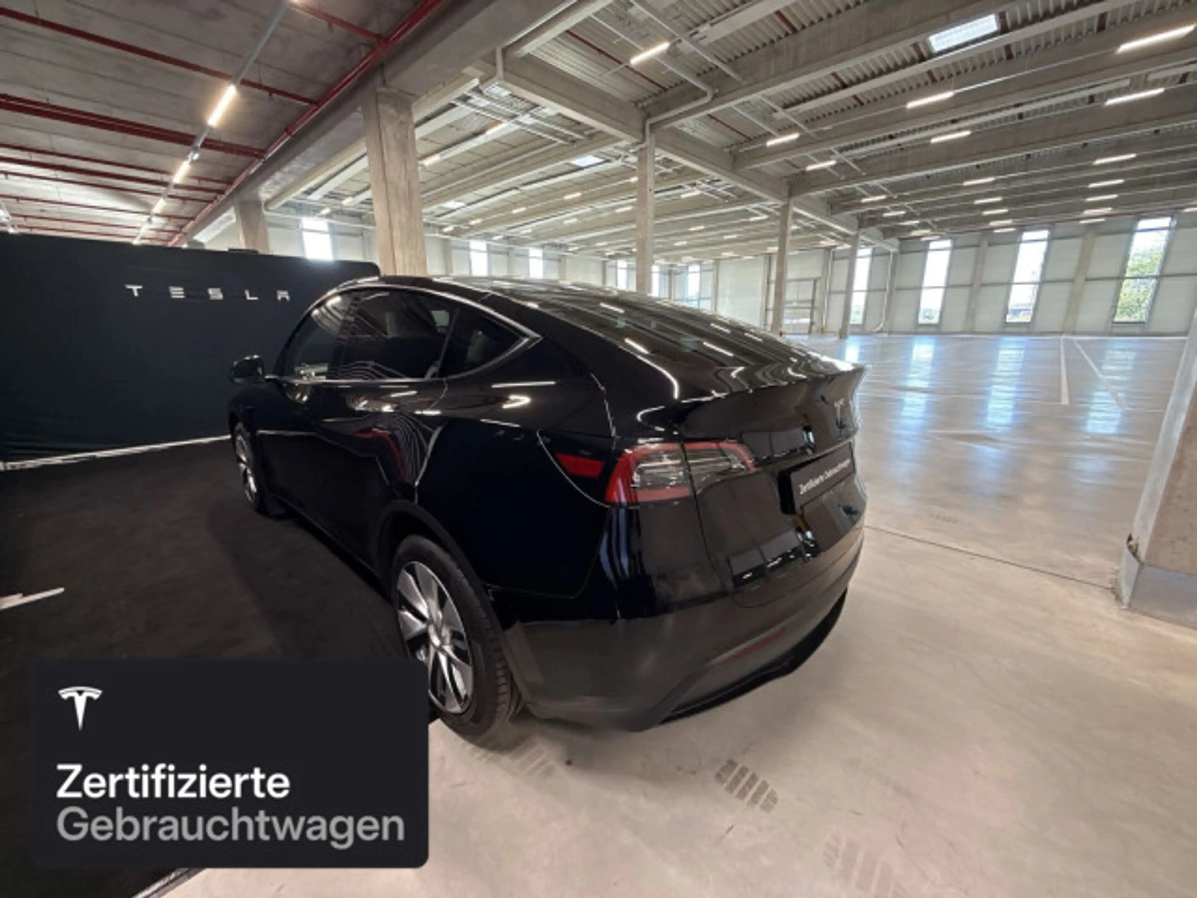 Tesla Model Y Long Range AWD — photo 5