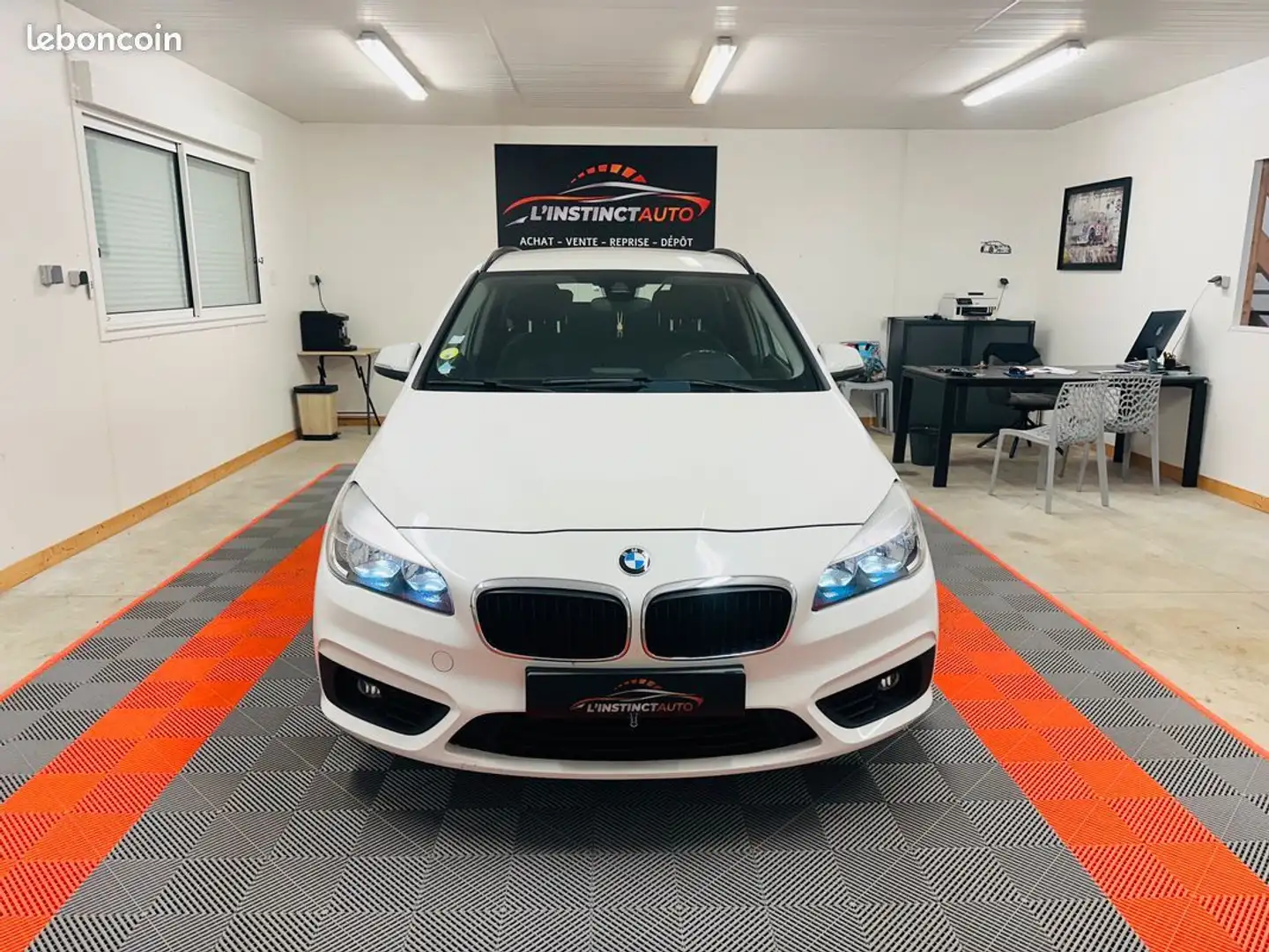 BMW 216 216D 116CH LOUNGE Bílá - 2