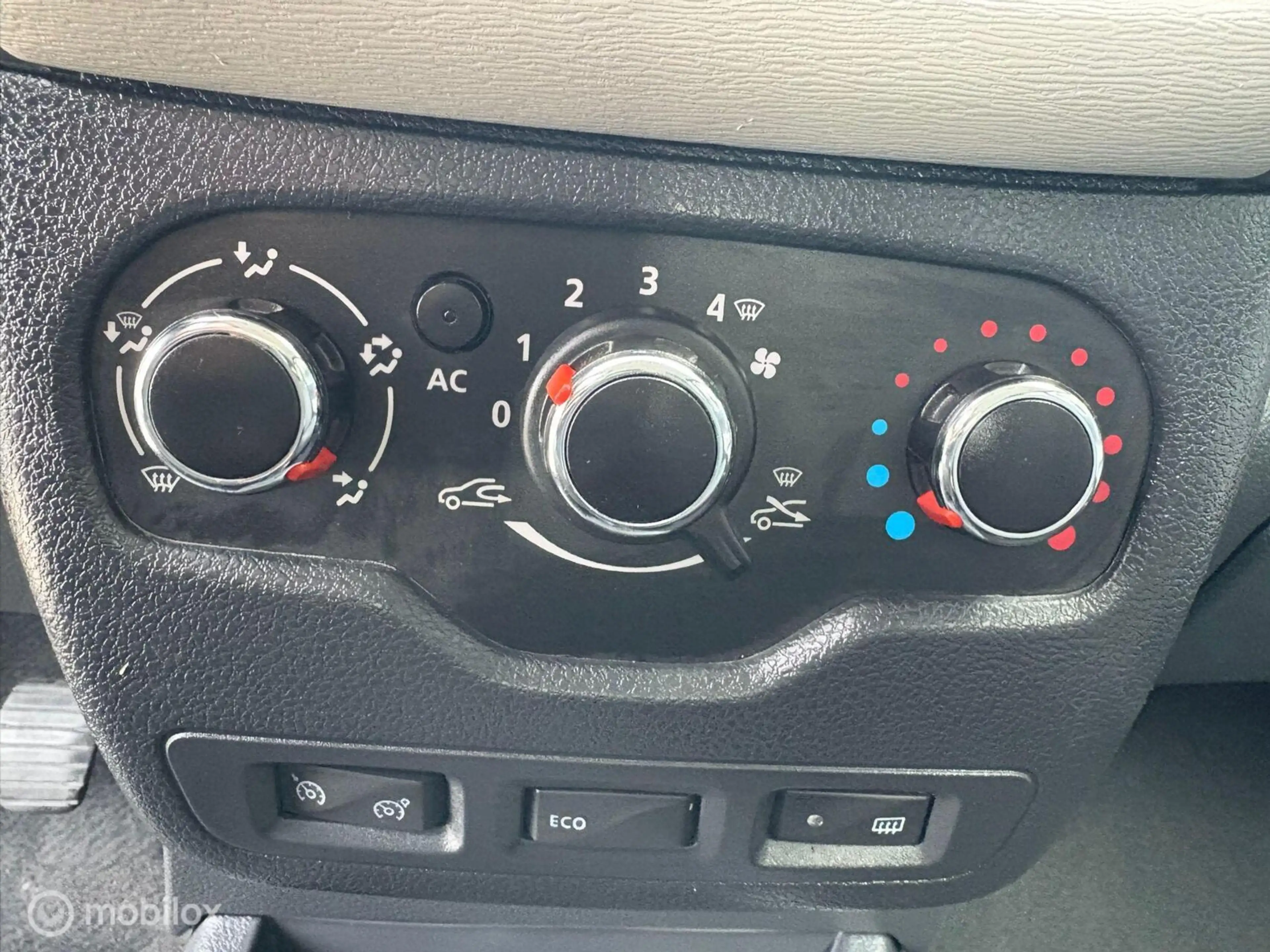 Dacia Lodgy 1.2 Airco Navi Parkeersensor Cruise Bluetooth — photo 14