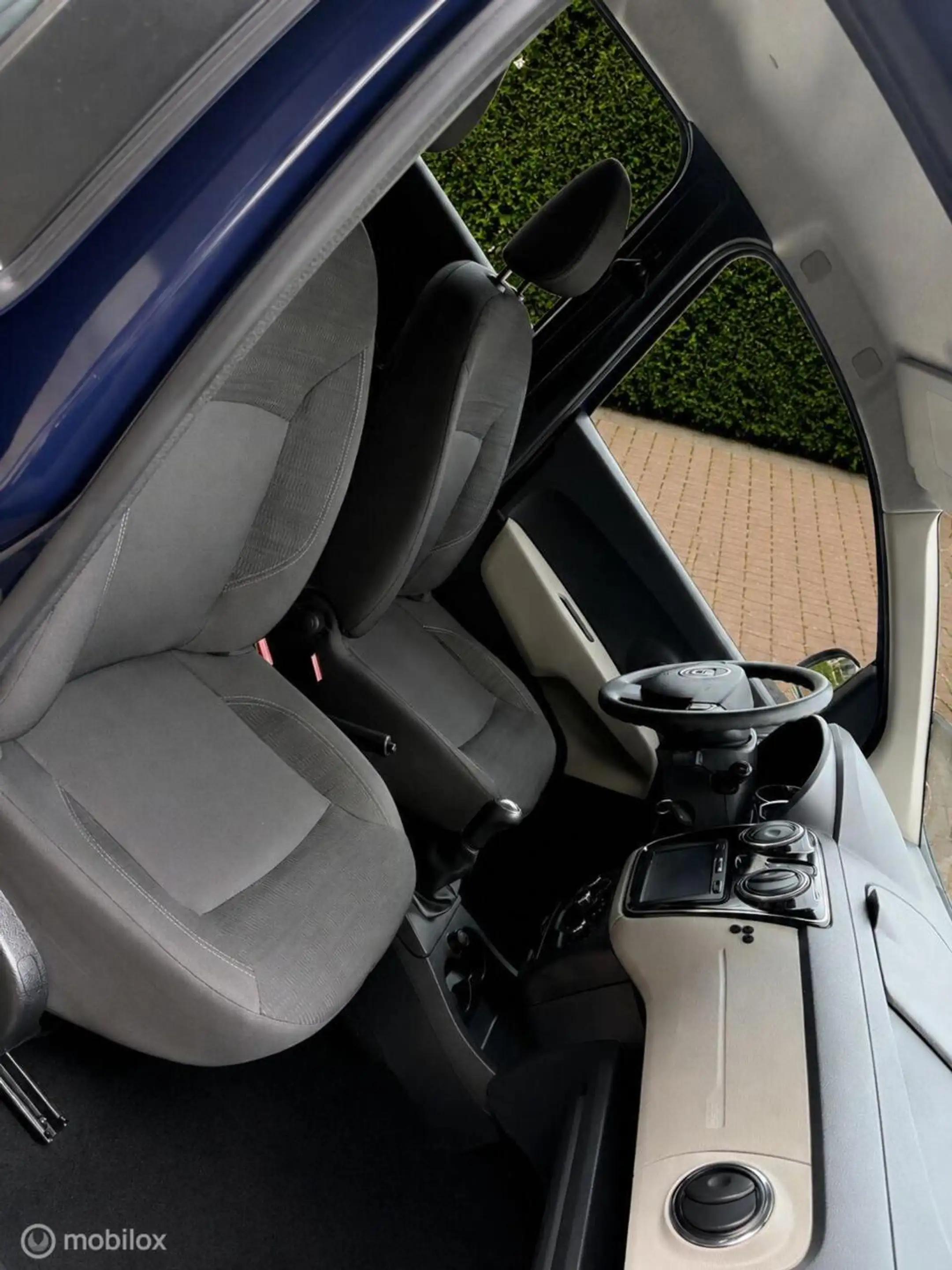 Dacia Lodgy 1.2 Airco Navi Parkeersensor Cruise Bluetooth — photo 10