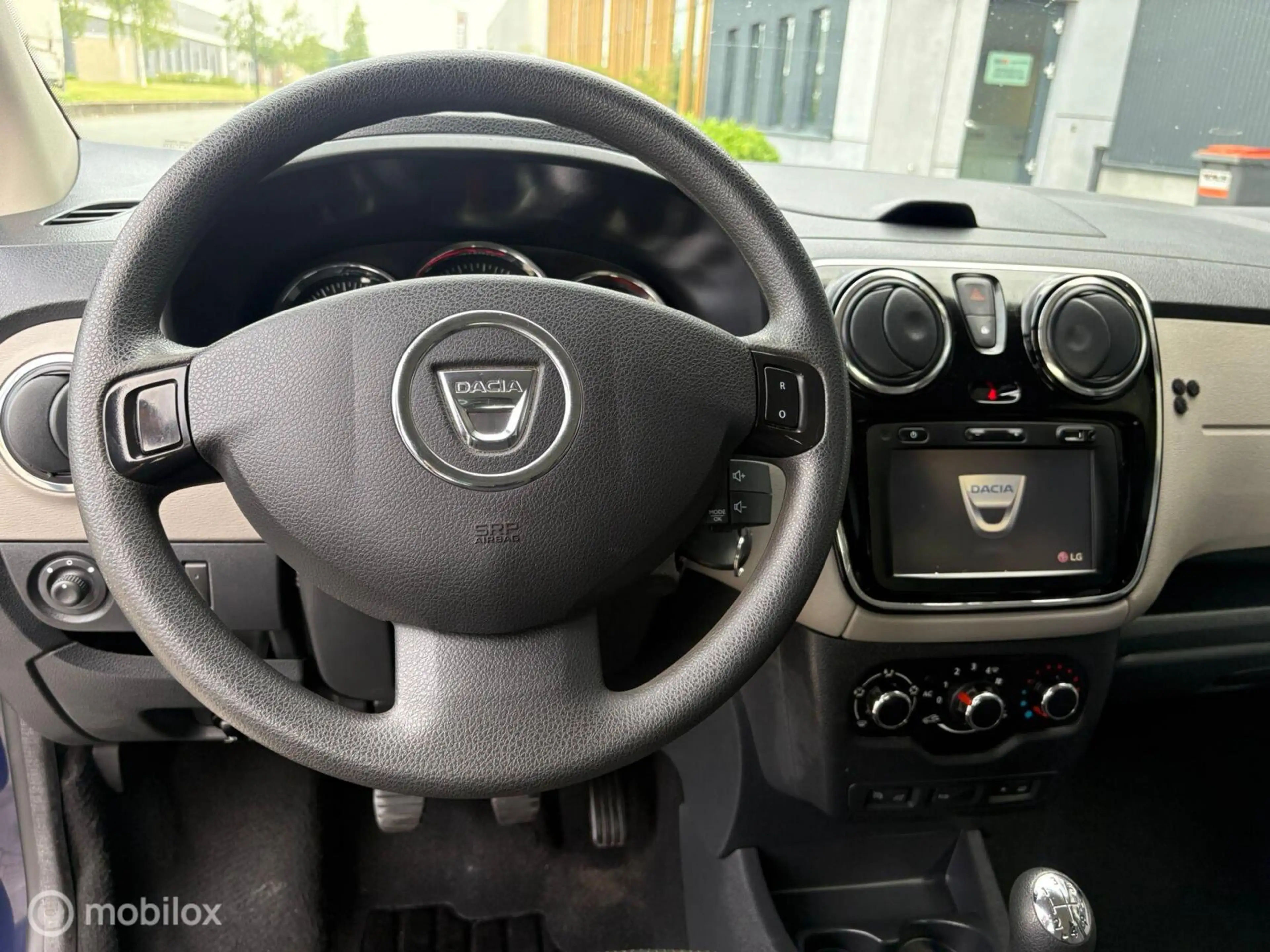 Dacia Lodgy 1.2 Airco Navi Parkeersensor Cruise Bluetooth — photo 12