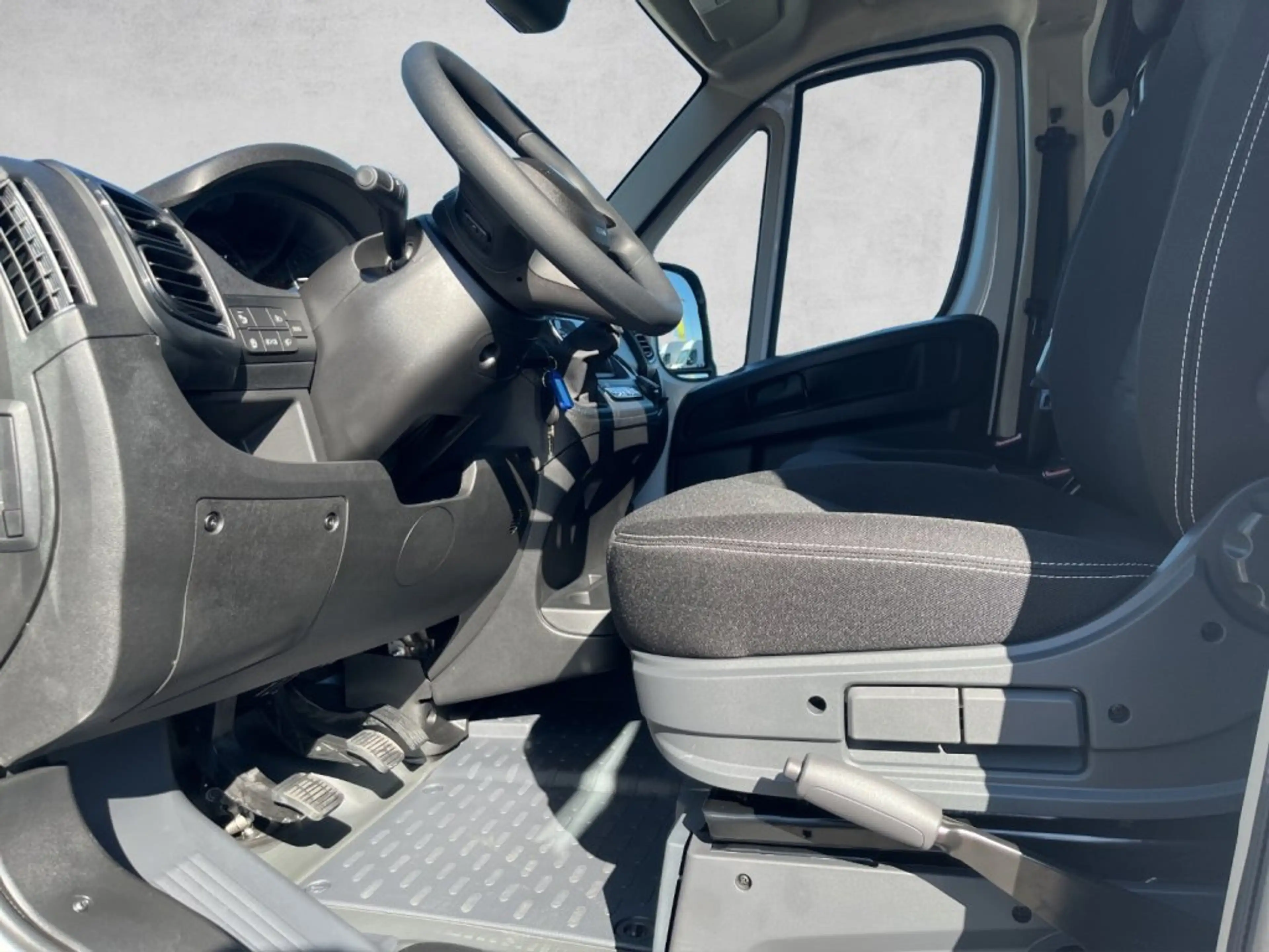 Peugeot Boxer Kastenwagen 3,5T L4H3 BHDI 140 — photo 9