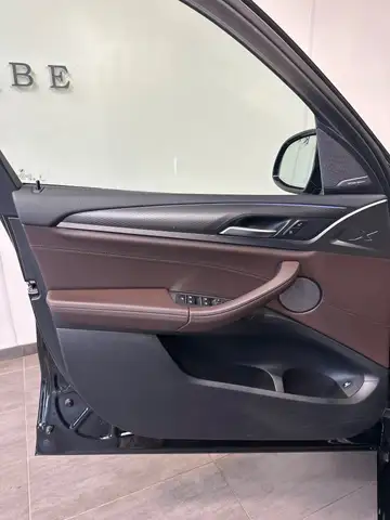 BMW X3 view 8