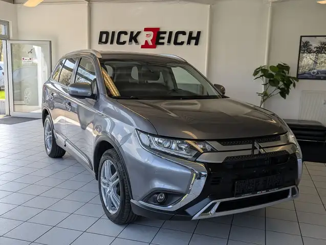 Mitsubishi Outlander 2.0 Diamant Edition+ Kamera AHK 18"