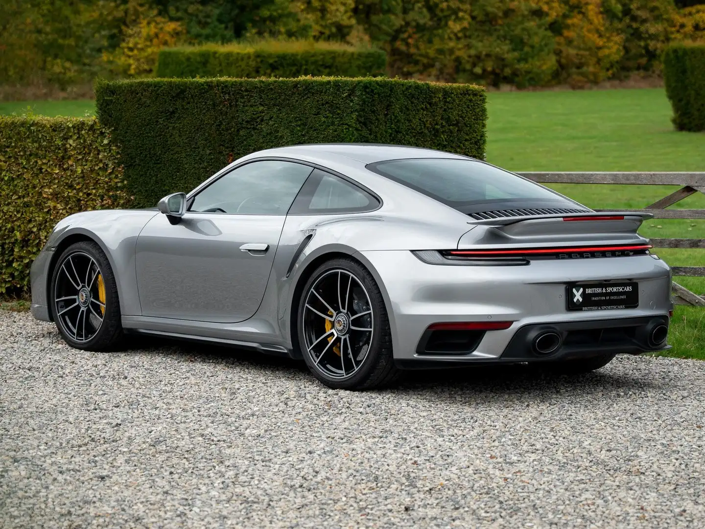 Porsche 992 Turbo S Coupe / 1 Owner Zilver - 2