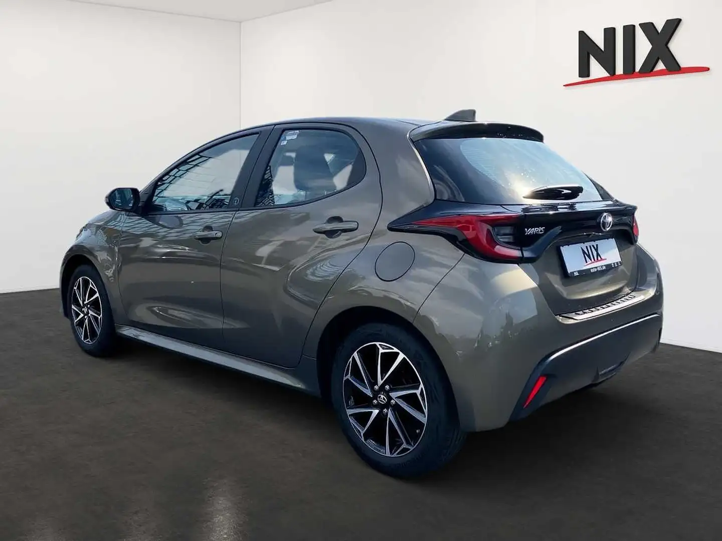 Toyota Yaris 1.5 Dual-VVT-iE Team D SHZ KLIMA LED Braun - 2