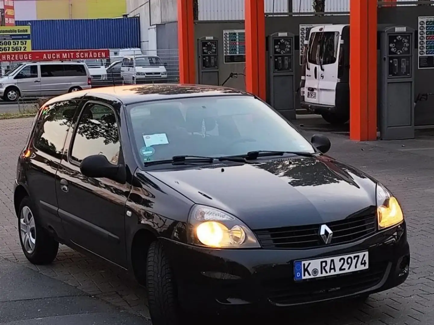 Renault Clio 1.2 16V 75 Night and Day Schwarz - 2