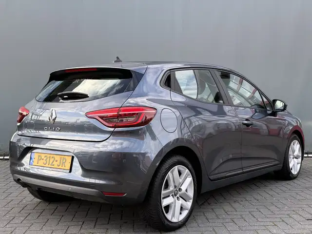 Renault Clio view 2