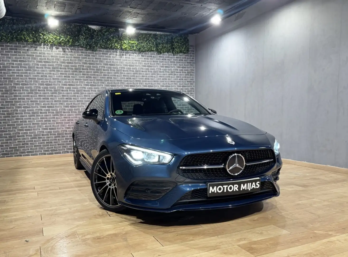 Mercedes-Benz CLA 180 Azul - 1