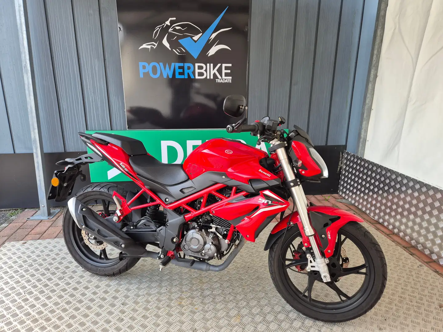 Benelli BN 125 Rosso - 2