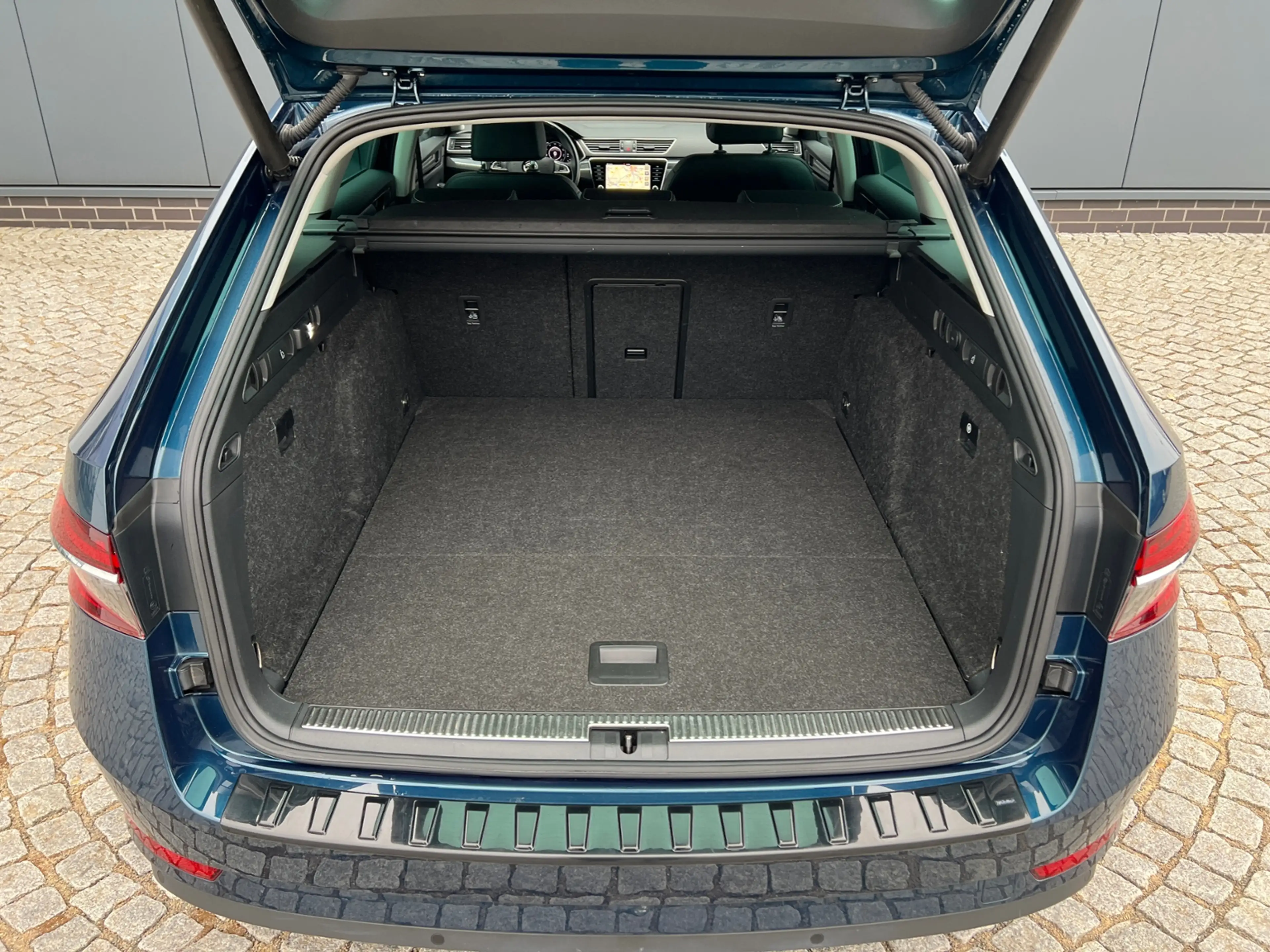 Skoda Superb Combi Style 2.0 TDI DSG 4x4 *Navi, Soundsystem, 1 — photo 6