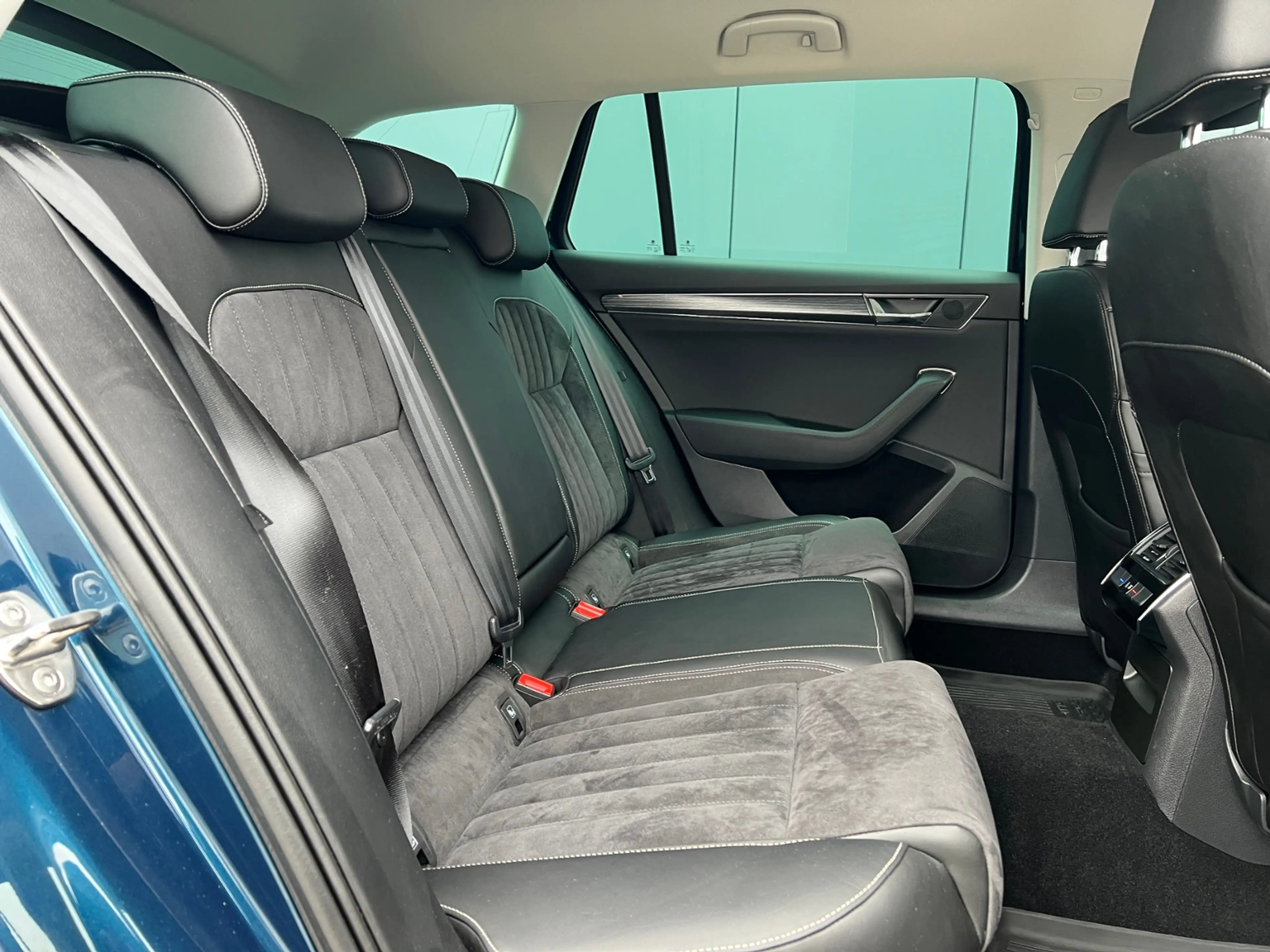 Skoda Superb Combi Style 2.0 TDI DSG 4x4 *Navi, Soundsystem, 1 — photo 9