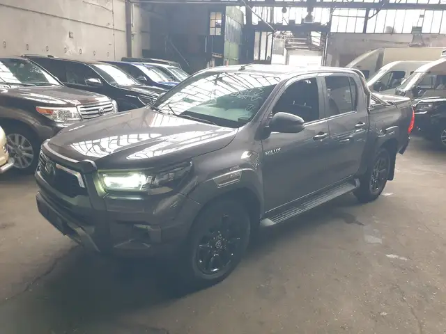 Toyota Hilux 2.8 D-4D 4WD Invincible