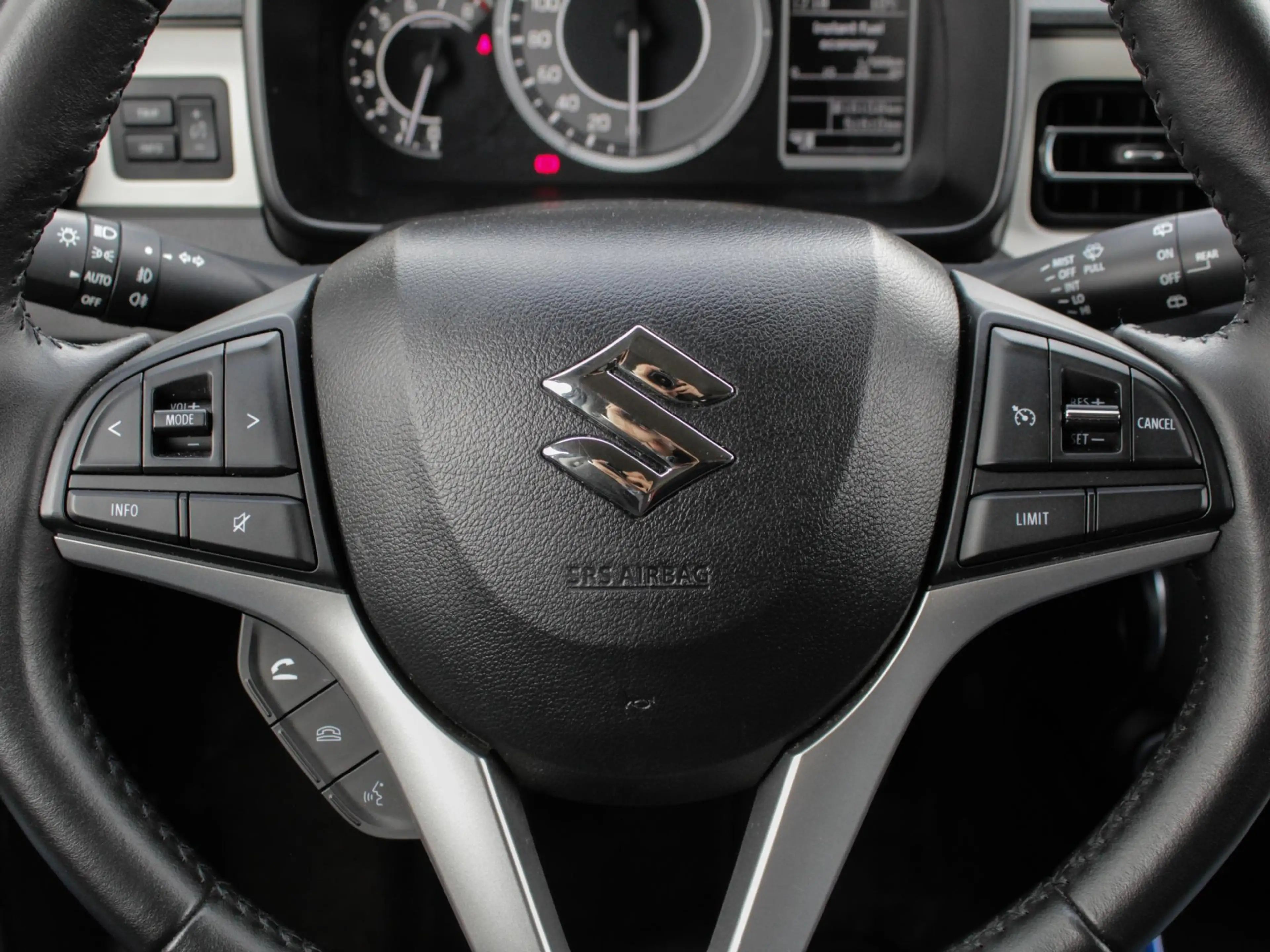Suzuki Ignis 1.2 Smart Hybrid Style | Cruise | Clima | Camera | — photo 11