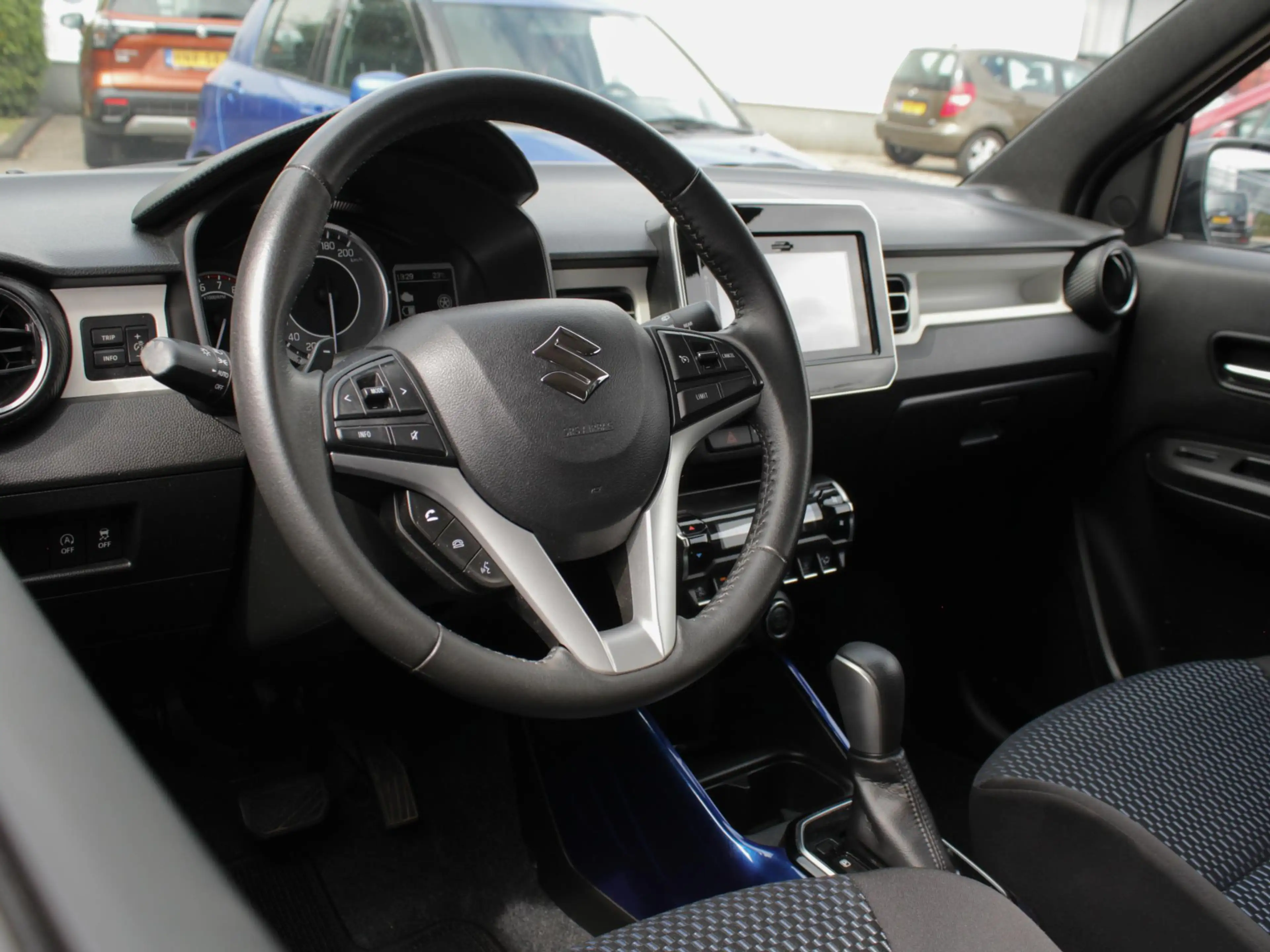 Suzuki Ignis 1.2 Smart Hybrid Style | Cruise | Clima | Camera | — photo 10