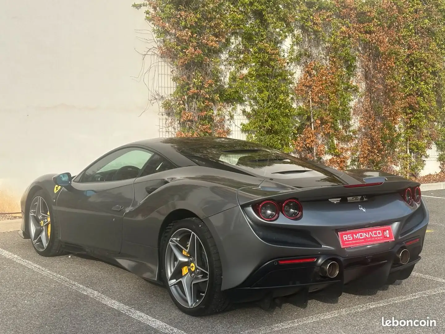 Ferrari F8 Tributo coupe 3.9 dct Grijs - 2