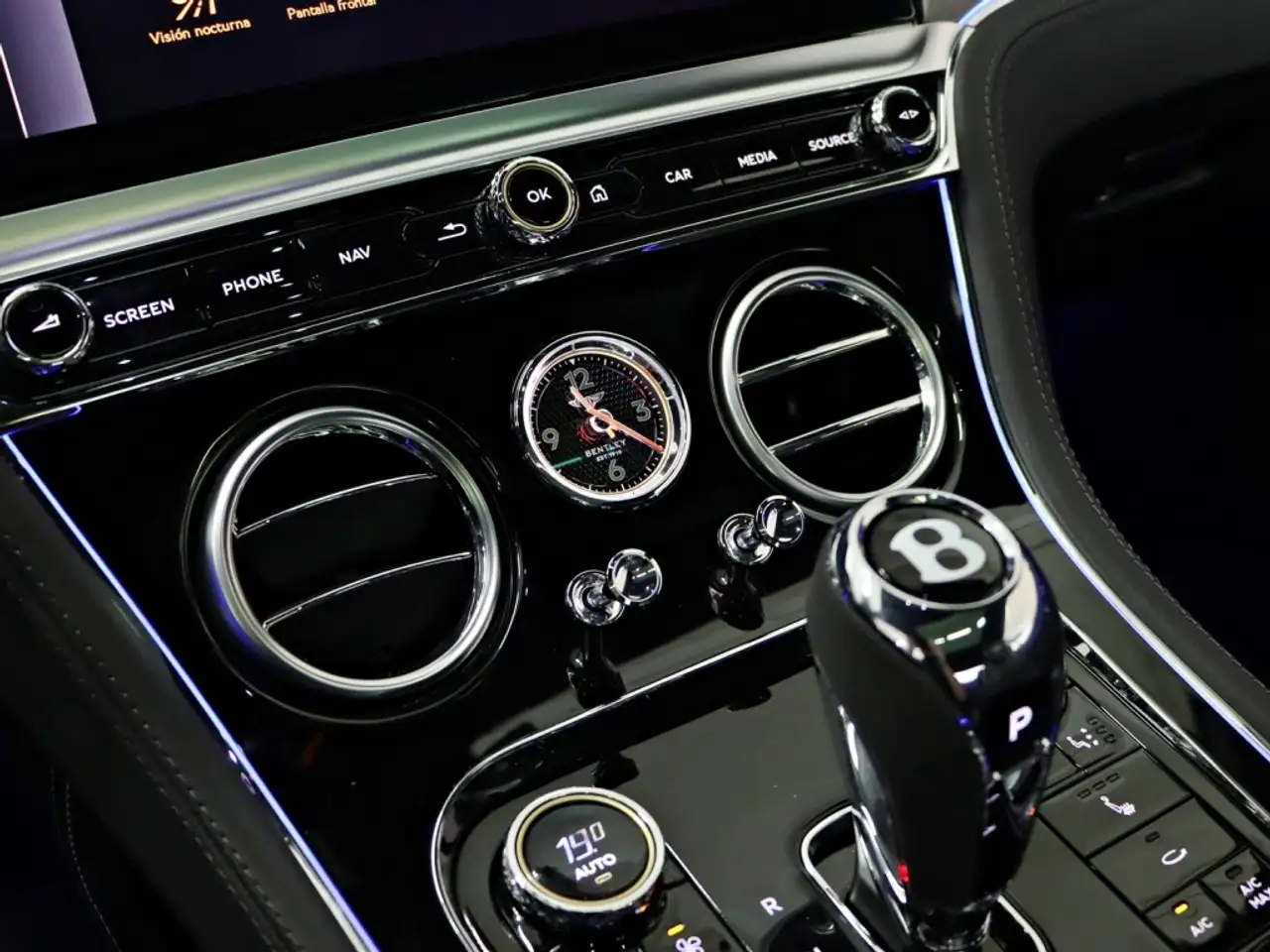 Bentley Continental 2024 — фото 15