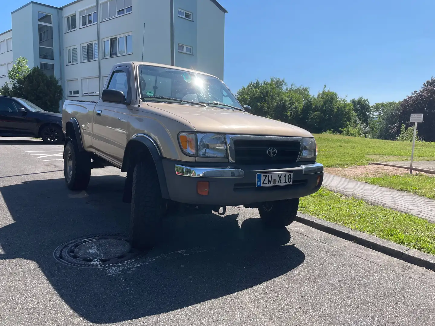 Toyota Tacoma Złoty - 1