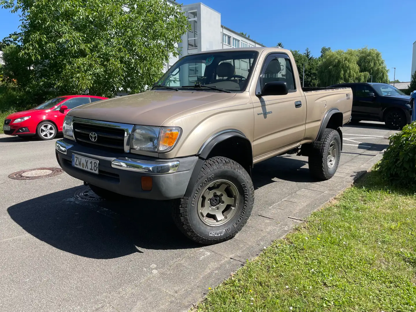 Toyota Tacoma Złoty - 2
