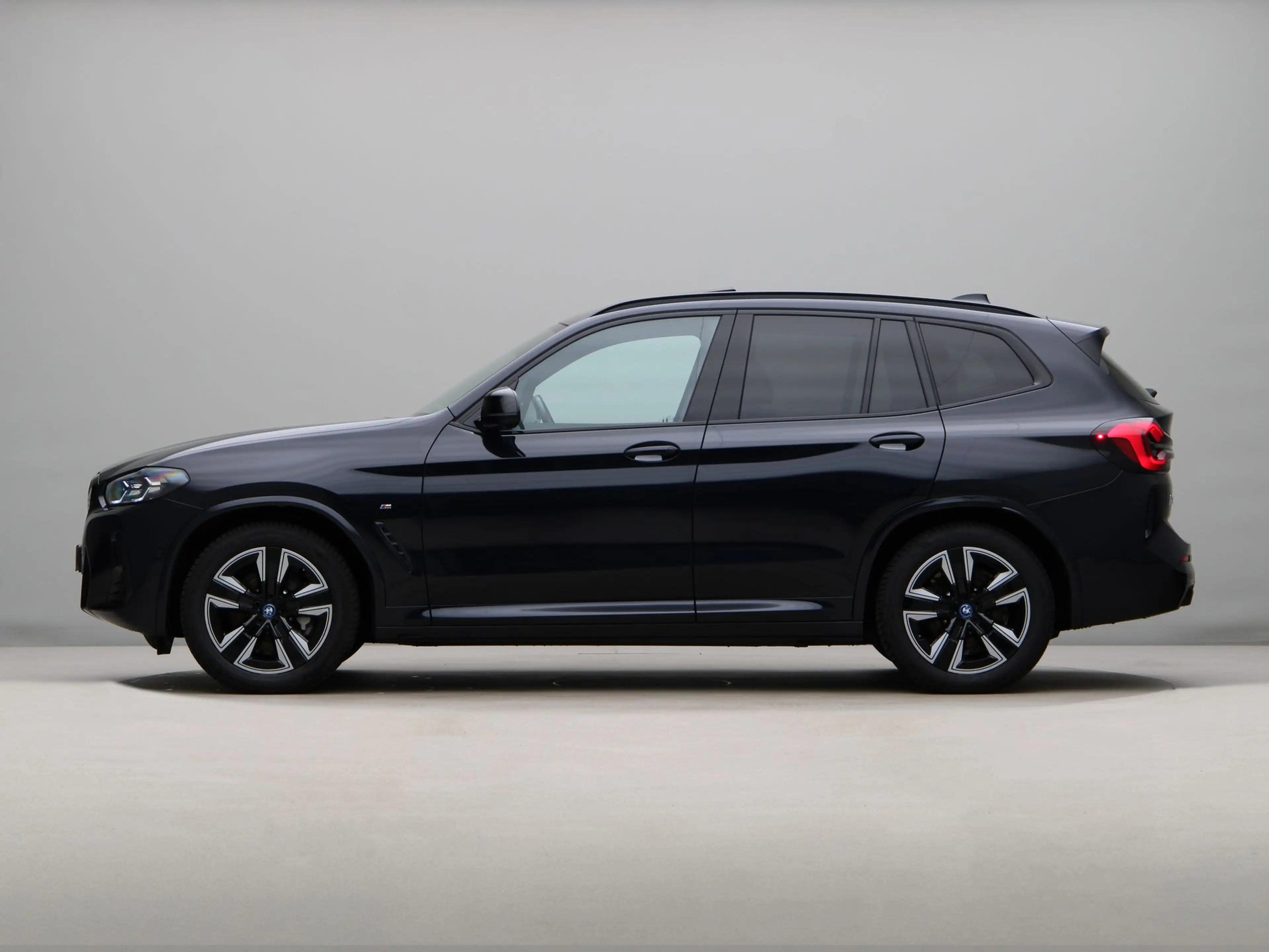 BMW iX3 Executive 80 kWh — photo 12
