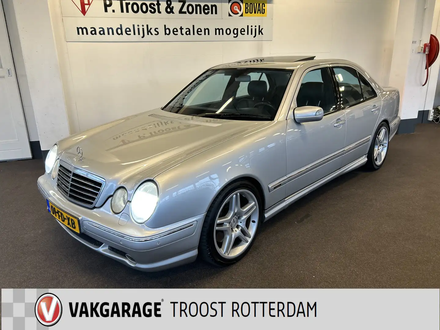 Mercedes-Benz E 55 AMG | Origineel Nederlands | 100% Onderhouden | Nette Grijs - 1