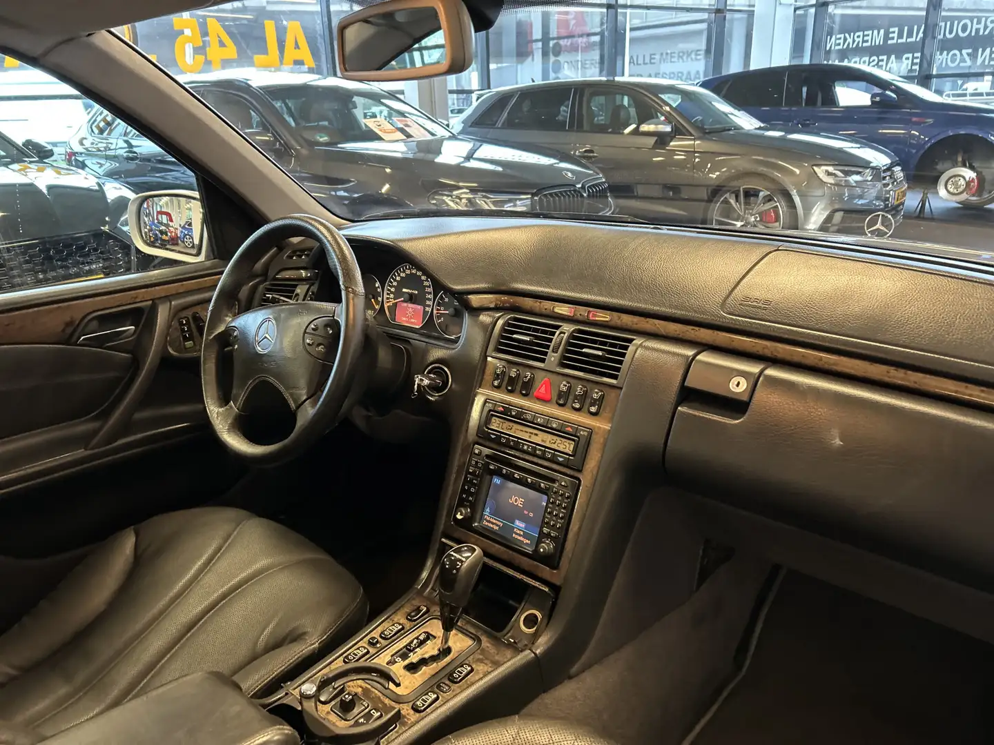 Mercedes-Benz E 55 AMG | Origineel Nederlands | 100% Onderhouden | Nette Grijs - 2