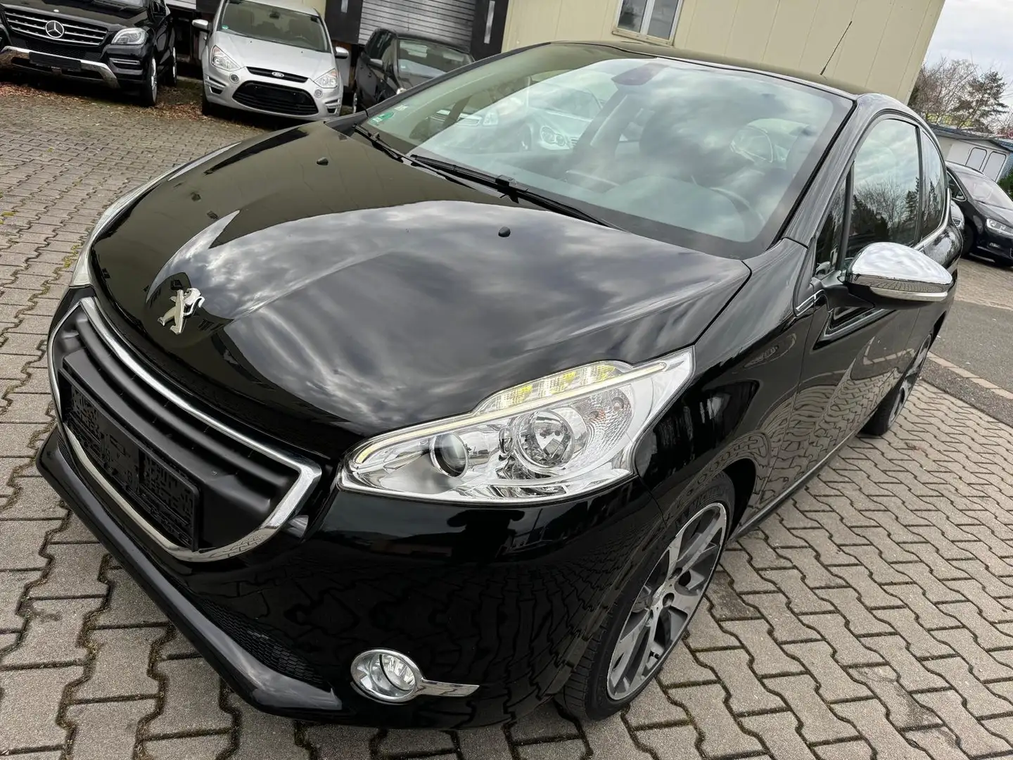 Peugeot 208 Allure Zwart - 2